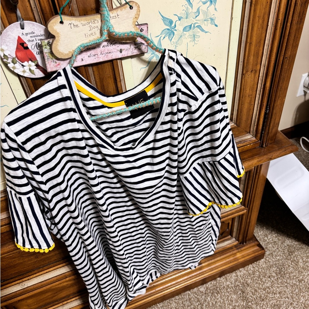 W5 Black and White 3/4 Sleeve Striped Tee - Picture 3 of 4